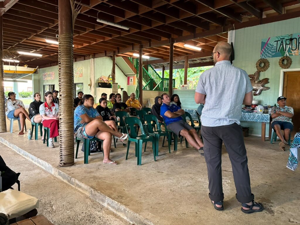 HISEAS field team sharing sea-level science with Cook Islands students and community members.